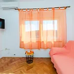 Mirjana B Apartamento Lopar