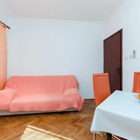 Mirjana B Apartment Lopar