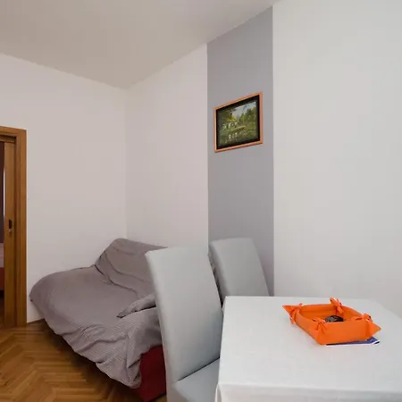 Mirjana B Apartment *