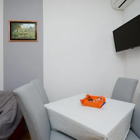 Mirjana B Apartment Lopar