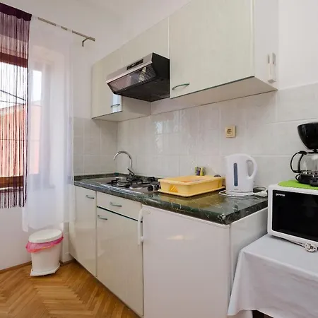Mirjana B Apartment *
